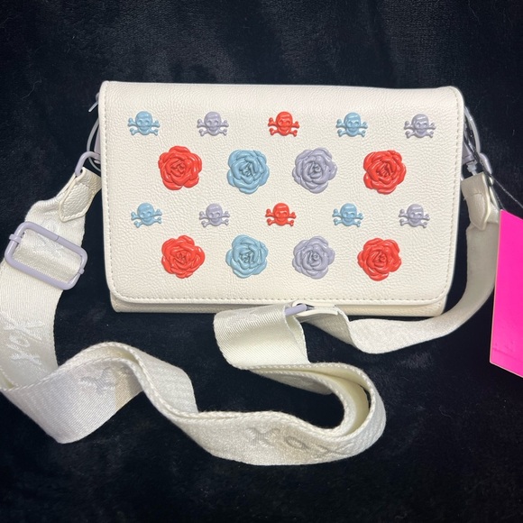 ☠️💜BETSEY JOHNSON XOSYBIL
ROSE & SKULL CROSSBODY BAG💜☠️NWT - Picture 1 of 15
